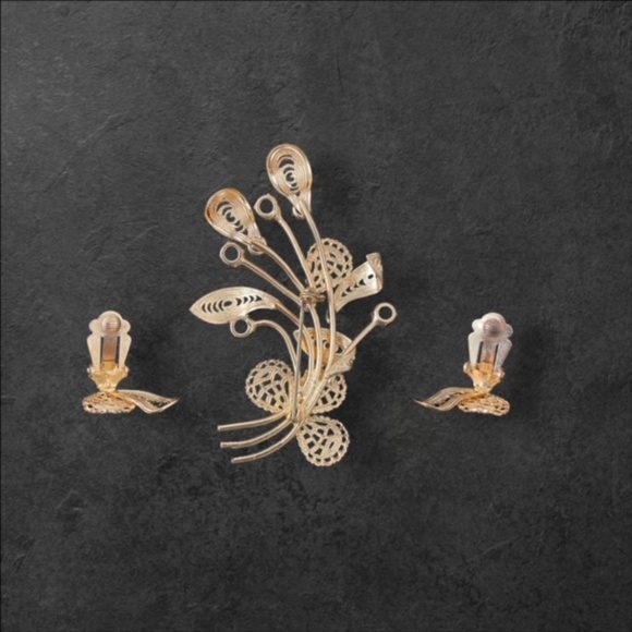 Women's Gold Tone Filigree Flower with Black Crystal Prong-Set Brooch & Earrings - Picture 4 of 6